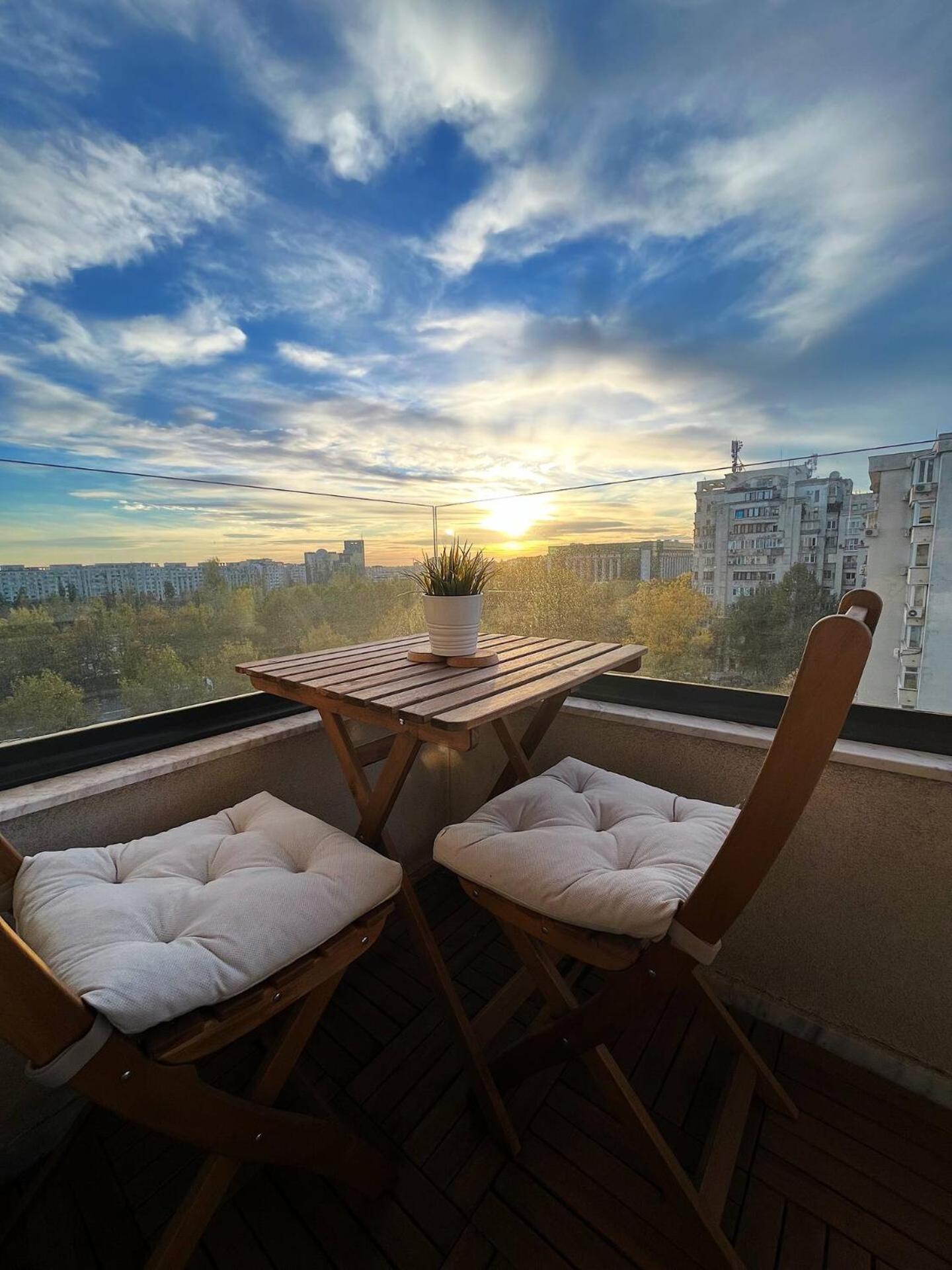 Union Plaza Balcony Bliss * Bucharest