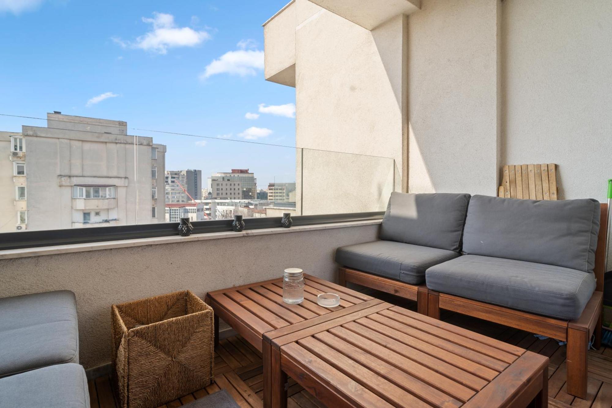 Union Plaza Balcony Bliss *